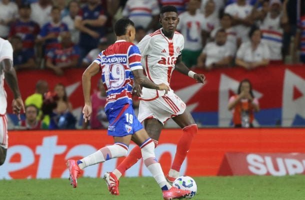 VITÃO - Capitão neste jogo, fez cortes providenciais na zaga colorada. Boa partida. NOTA 7,0 - Foto: Ricardo Duarte/Internacional