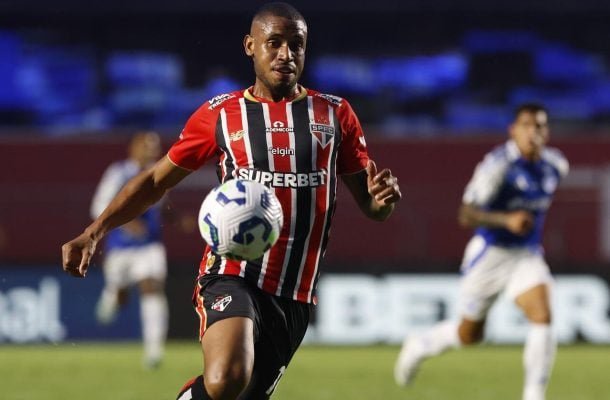 ANDRÉ SILVA - Tendo uma grande oportunidade, em meio a seca de Calleri, o atacante não foi bem, tendo uma atuação muito discreta ao longo de todo o jogo. Nota: 5 - Foto: Divulgação/São Paulo