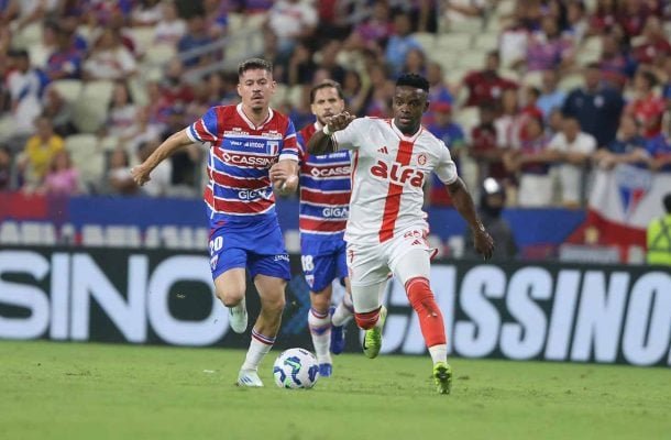CARBONERO - Sentiu dores na coxa esquerda ainda no primeiro tempo, aos 42'. Lesão foi logo depois de sua própria finalização para fora. NOTA 6,0. Foto: Ricardo Duarte / Internacional
