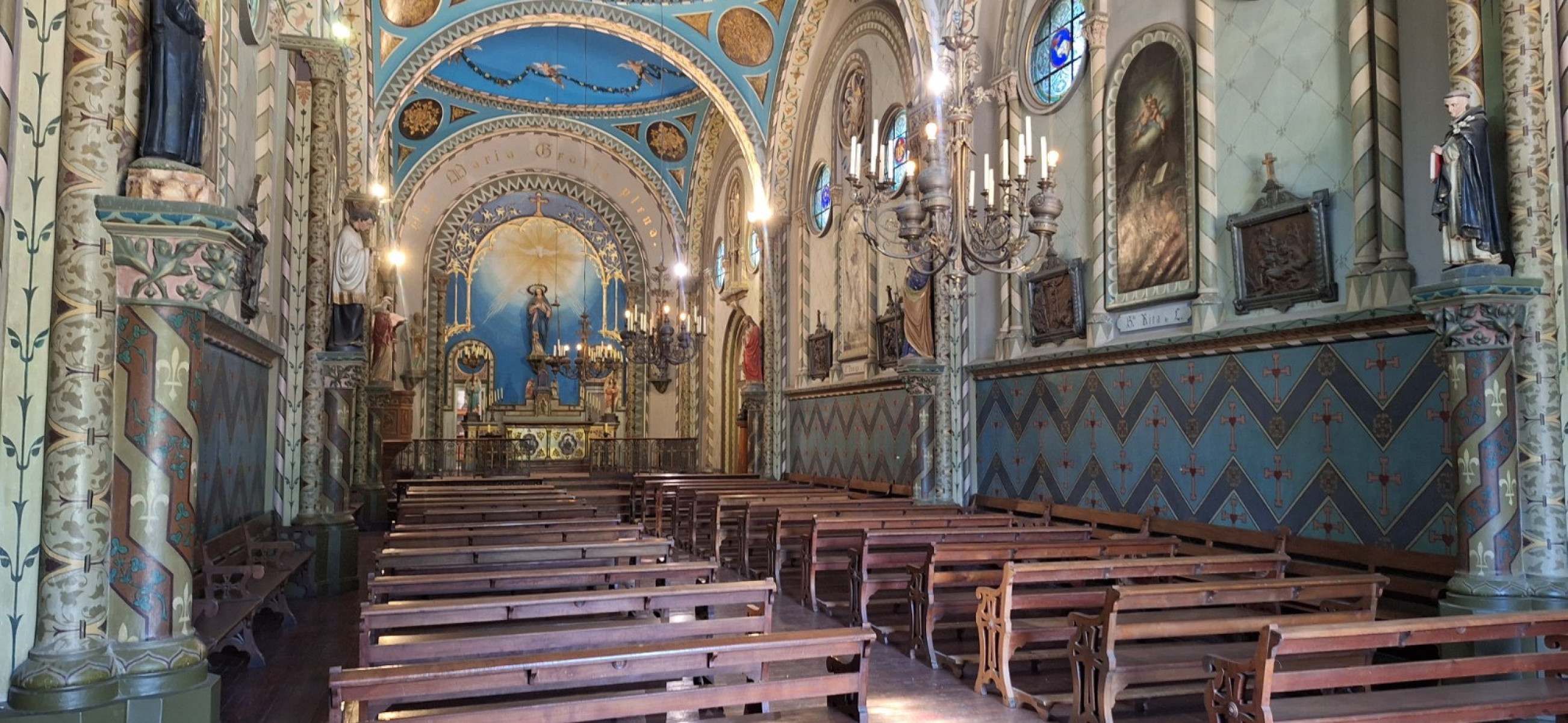 Interior da Capela em homenagem à Virgem Maria está anexa ao Hotel Casa Real, que fica dentro da Viña Santa Rita, localizada na zona de pré-cordilheira do Alto Jahuel, em Buin