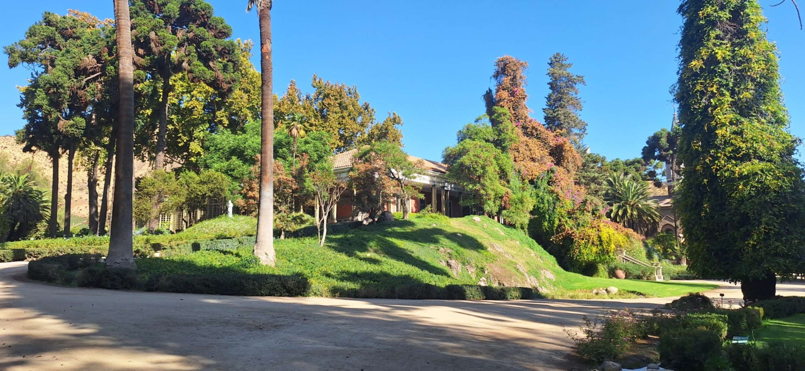 Hotel Casa Real, que fica dentro da Viña Santa Rita, localizada na zona de pré-cordilheira do Alto Jahuel, em Buin