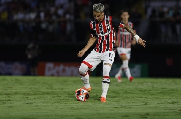 FERREIRA - Mais uma vez, o grandes destaque do Tricolor. Foi quem mais buscou o jogo na primeira etapa e conseguiu marcar o seu terceiro gol em dois jogos. Nota: 7 - Foto: Rubens Chiri/São Paulo