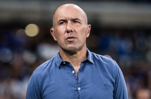 TÉCNICO LEONARDO JARDIM - Mudou bastante a escalação, ao iniciar com Dudu e Gabigol no banco. Elaborou um quarteto de meio-campo que funcionou, e conseguiu fazer a equipe buscar o empate. Na média. NOTA 5.