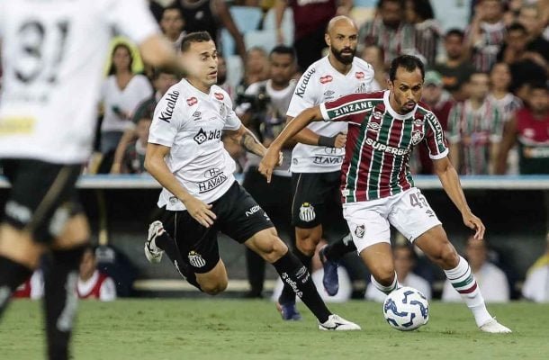 LIMA - Titular mais uma vez no meio campo, teve uma partida um pouco mais discreta, com pouca atuação na armação e poucas chegadas no ataque. Nota: 6 - Foto: Lucas Merçon/FFC