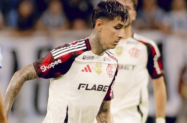 PULGAR - Para variar, levou um cartão amarelo. No entanto, seguiu com a marcação em cima ao meio-campo adversário. NOTA 6,5. Foto: Gilvan de Souza/Flamengo