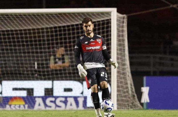 RAFAEL - Não participou muito do jogo, tendo feito quase nenhuma defesa. Acabou sendo traído pela marcação no lance do gol. Nota: 6 - Foto: Divulgação/São Paulo