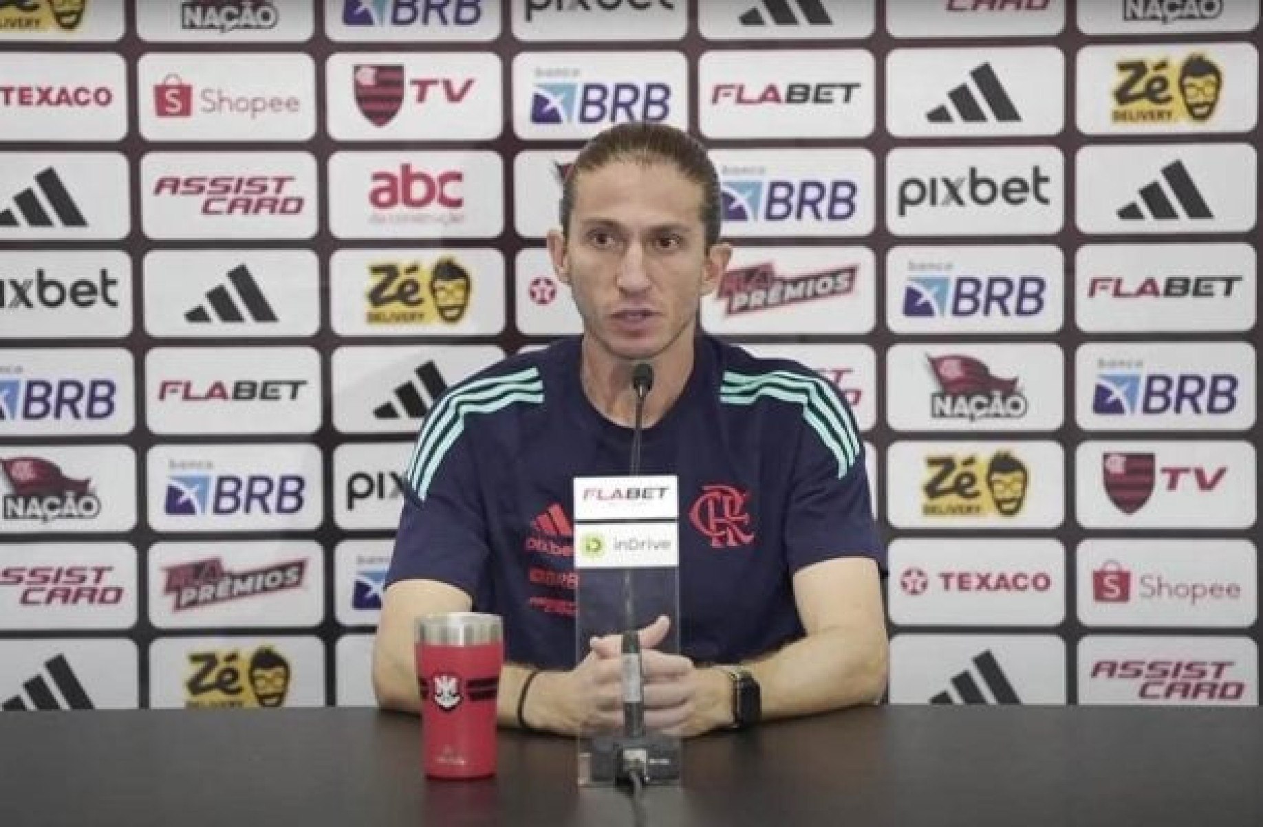 Filipe Luís exalta Arrascaeta após vitória do Flamengo: ‘?? especial’