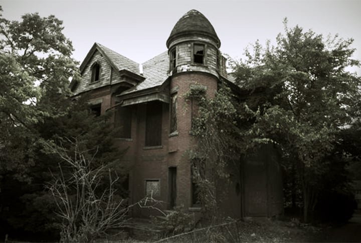 A MansÃ£o Bailey estÃ¡ localizada na PensilvÃ¢nia (EUA) e ficou famosa por ter sido representada na primeira temporada da sÃ©rie "American Horror Story". A lenda diz que ocorreram diversos assassinatos e situaÃ§Ãµes terrivelmente assustadoras nessa mansÃ£o. 