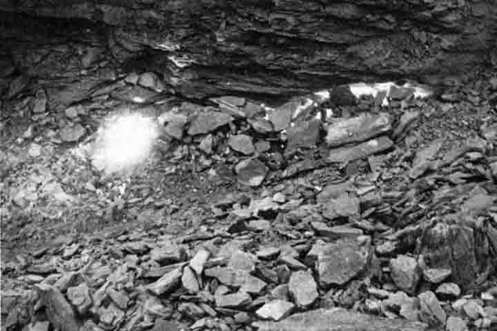 Nos túneis subterrâneos ocorria queima de carvão que resultava em vapores de monóxido de carbono.
- Domínio Público/ U.S. Bureau of Mines