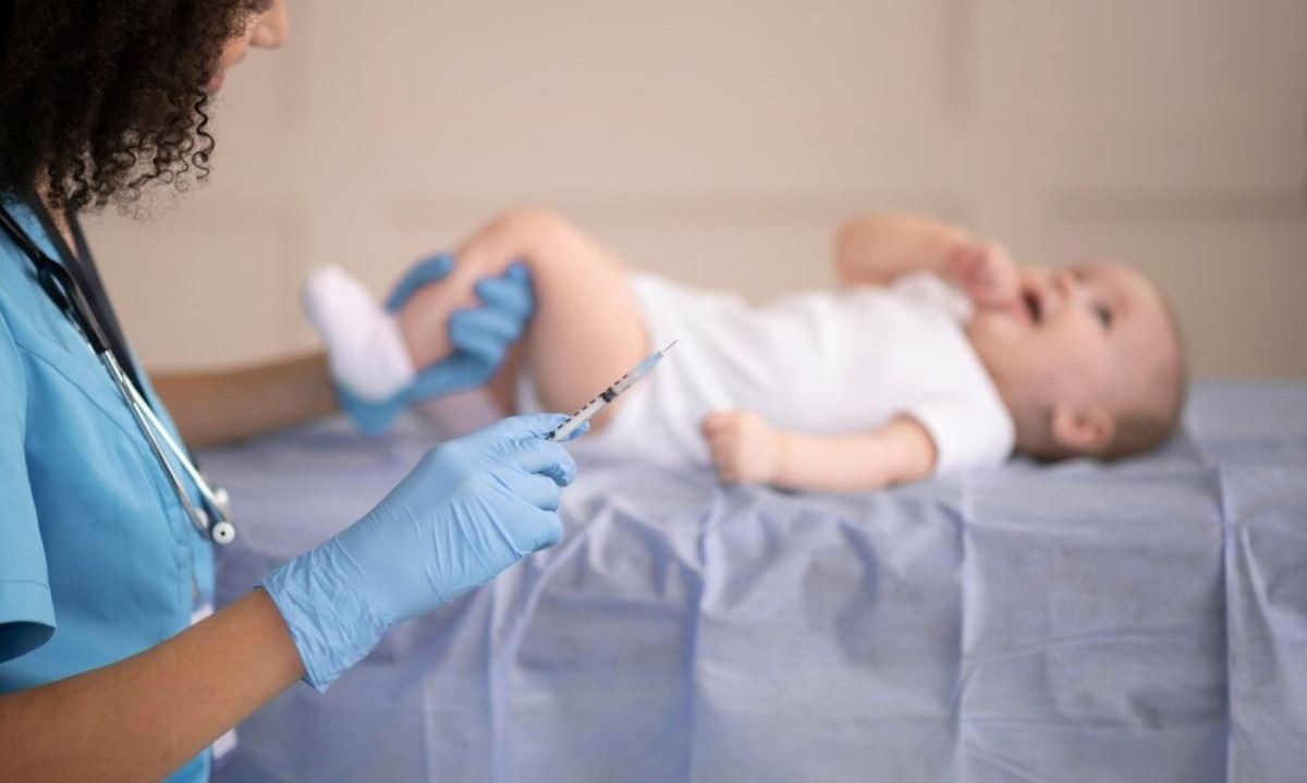 O anticorpo monoclonal é indicado para todos os lactentes com até 12 meses e fornece proteção imediata após uma única aplicação -  (crédito: FreePik)