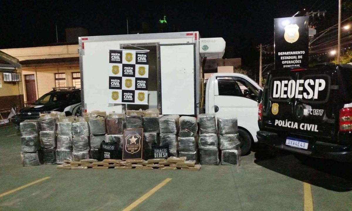 Droga foi interceptada por agentes do Departamento Estadual de Operações Especiais (Deoesp) da Polícia Civil de Minas Gerais (PCMG), em Itaguar -  (crédito: PCMG / Divulgação)