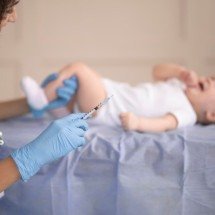 Novo imunizante contra bronquiolite e pneumonia chega ao Brasil - FreePik