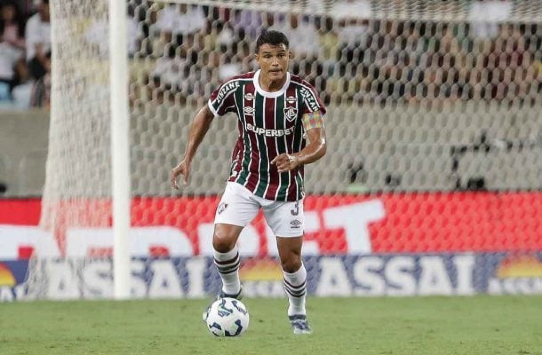 Thiago Silva sofre lesão e desfalca Fluminense por um mês