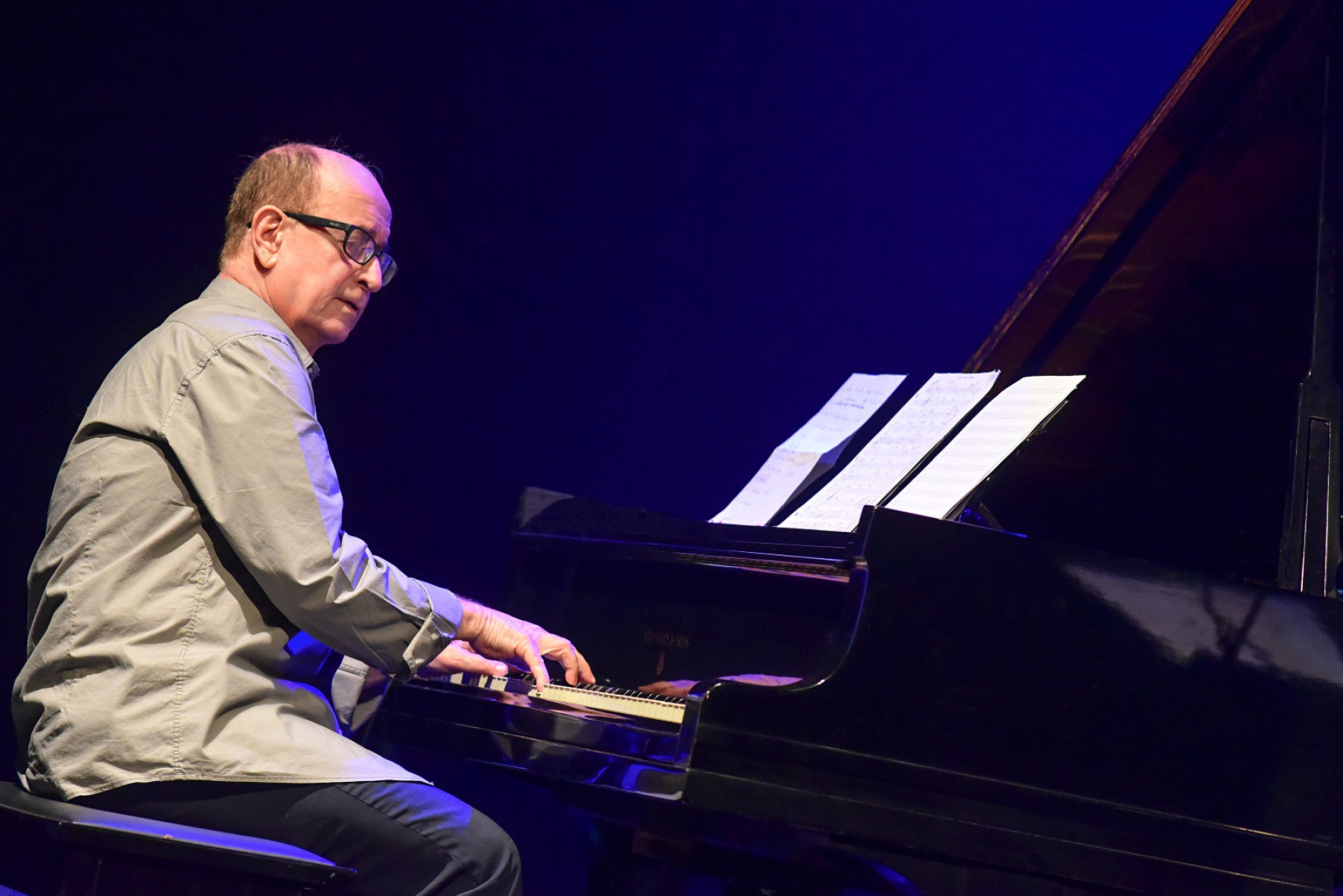 Antoônio Adolfo toca piano