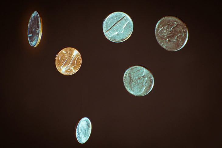 Apesar de ele achar que engolir as moedas aumentaria seus níveis de zinco, de acordo com os especialistas, consumir tanto metal assim é obviamente tóxico para o organismo.-Chris Briggs Unsplash