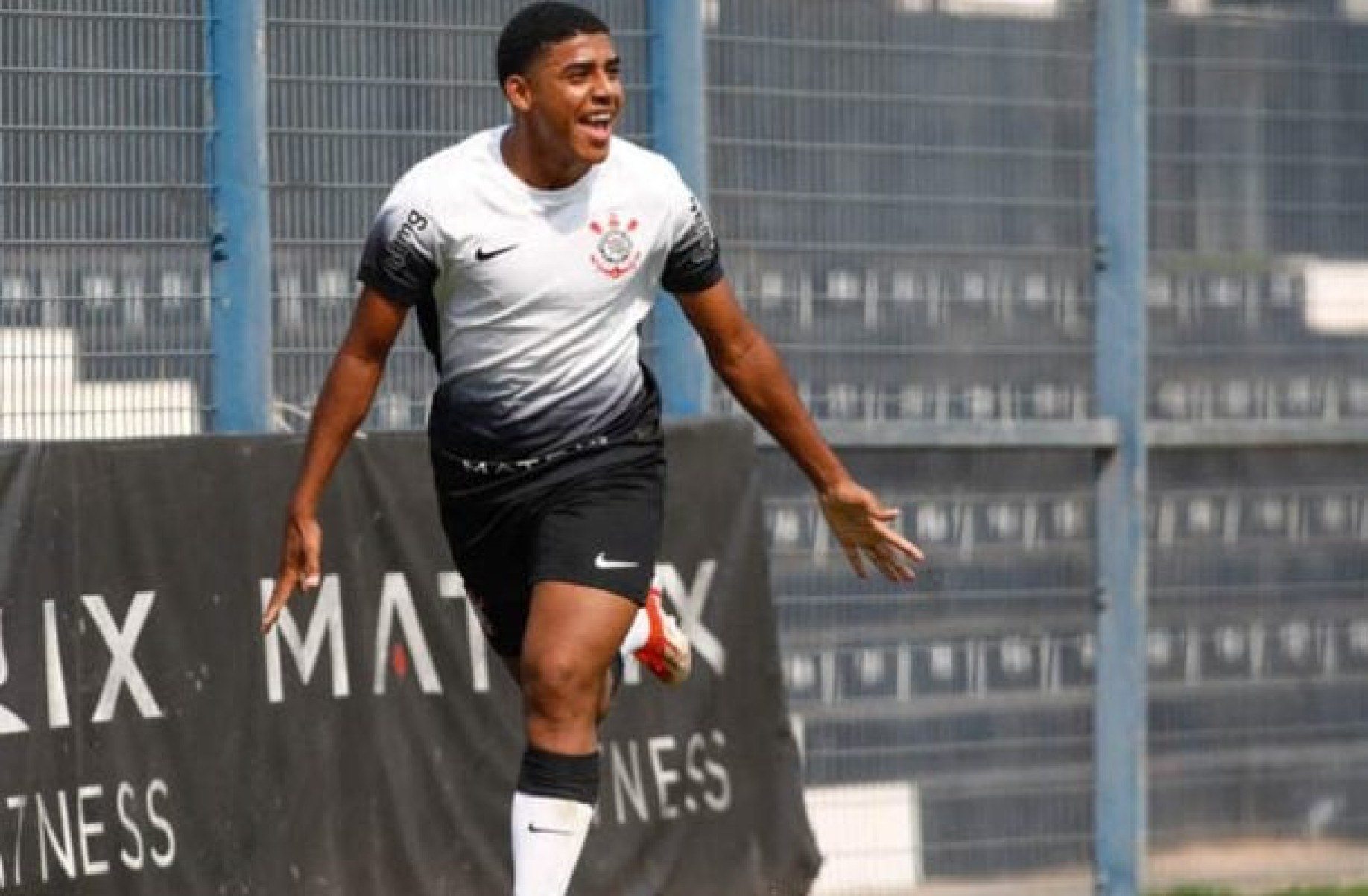 Corinthians vence no Sub-20 com hat-trick de Gui Negão