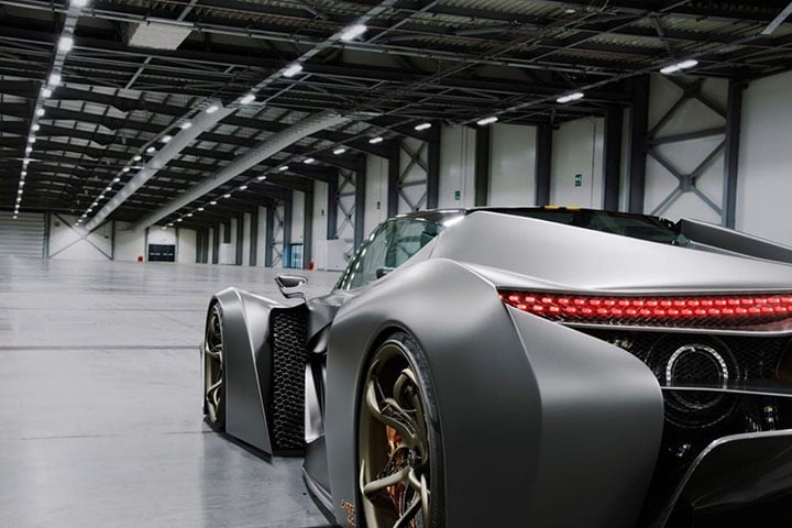 SP Ã© a empresa grega Spyros Panopoulos. Carro com 2.076 cv e motor 4.0 V10 biturbo. Leva 2 segundos para atingir 100 km/h. AlcanÃ§a 325 km/h.