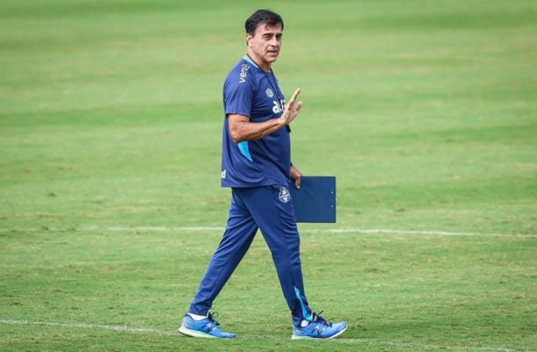 Diretoria do Grêmio frisa apoio a Quinteros, apesar de novo tropeço