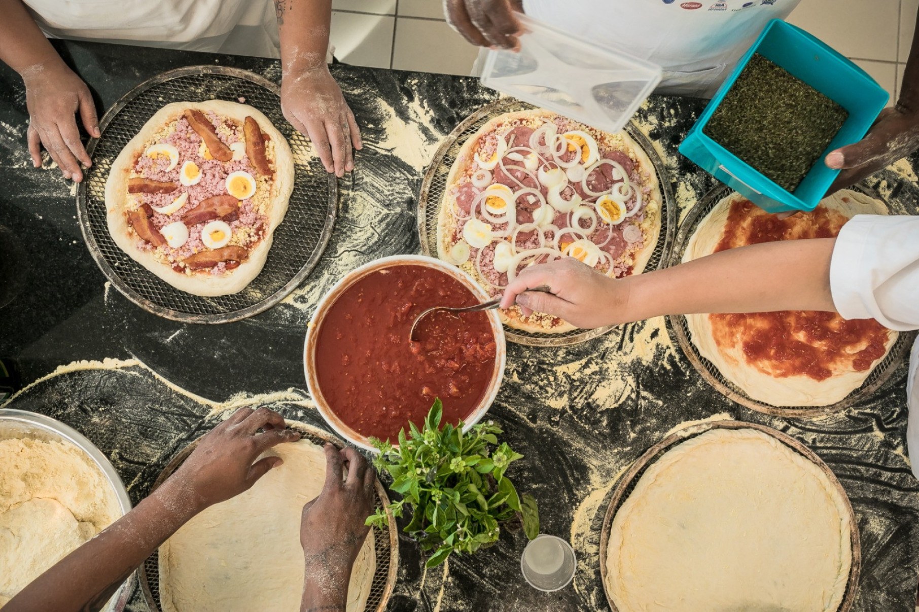 O projeto De Grão em Pão oferece cursos gratuitos de panificação e confeitaria para alunos de 18 a 29 anos