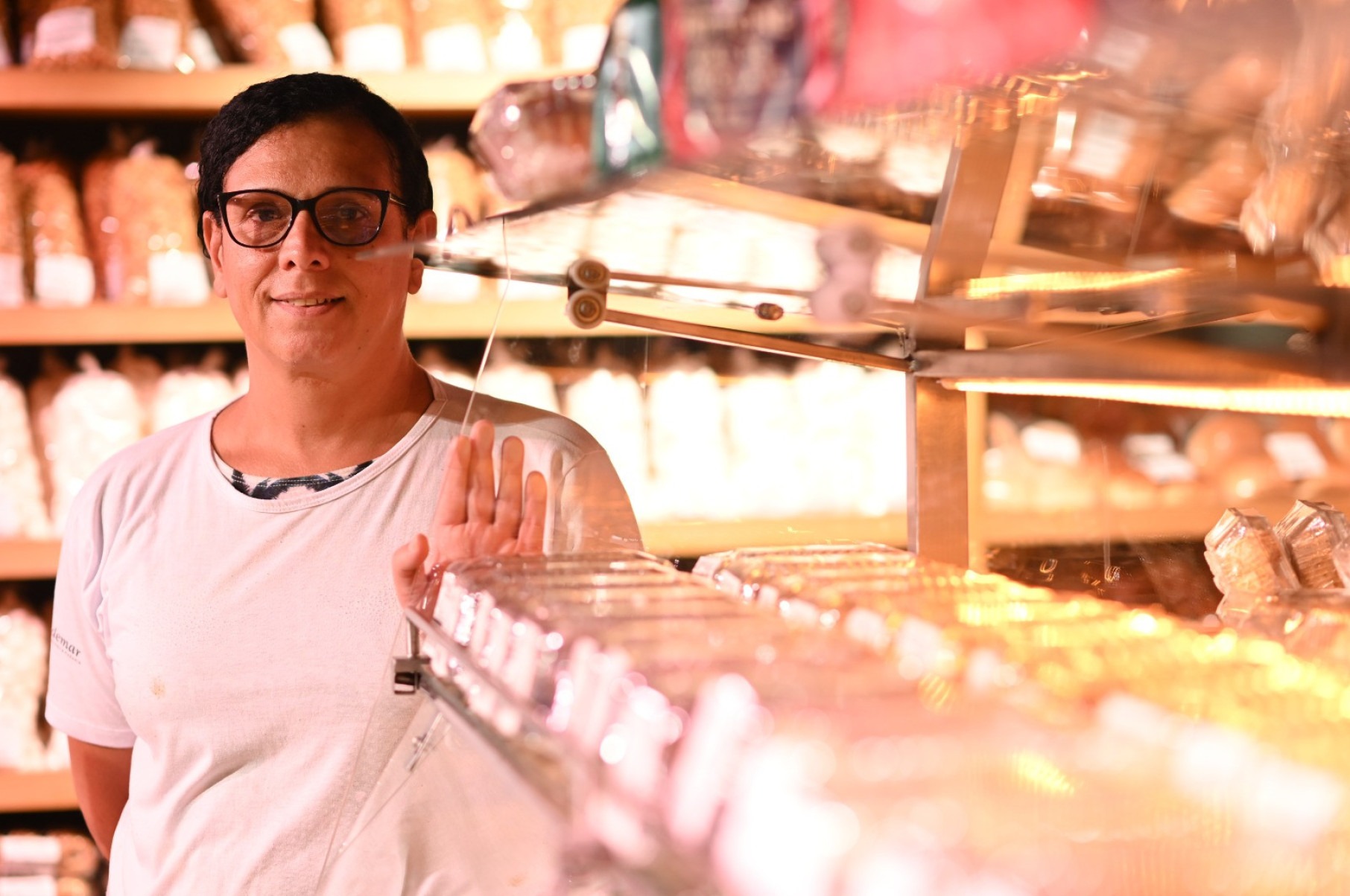 Mulher trans, ex-moradora de rua e ex-usuária de drogas, Grazy Reis encontrou nos cursos profissionalizantes de gastronomia a chance de mudar de vida