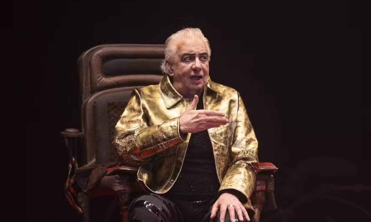 Marco Nanini acompanha de perto protesto de Glauber Braga -  (crédito:  Annelize Tozetto)