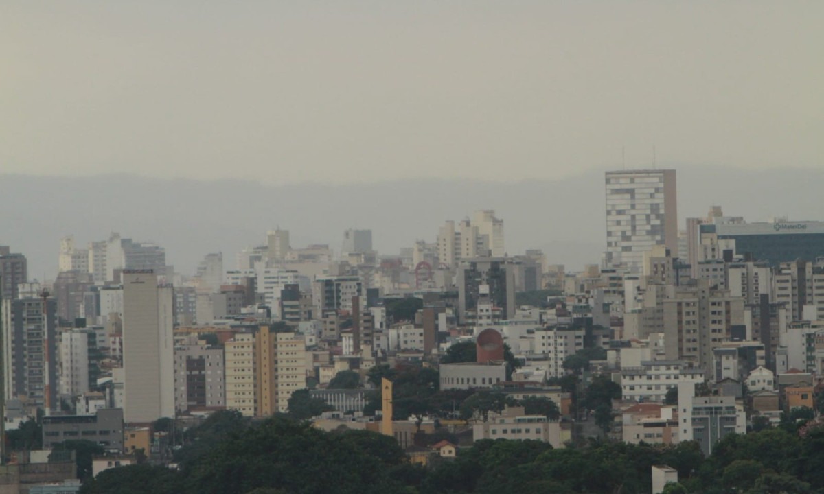 A previs&atilde;o &eacute; de calor, com possibilidade de pancadas de chuva isoladas -  (crédito: Ed&eacute;sio Ferreira/EM/D.A Press)