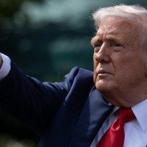 Trump terá desfile militar no dia do seu aniversário - Brendan Smialowski / AFP