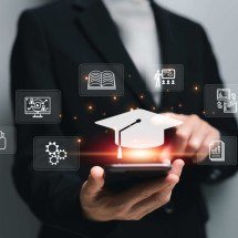 Carreira em Y estimula busca por diferentes tipos de pós-graduação -  Shutterstock