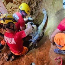 Idoso de 70 anos é soterrado durante corte de barranco em Minas  - CBMMG