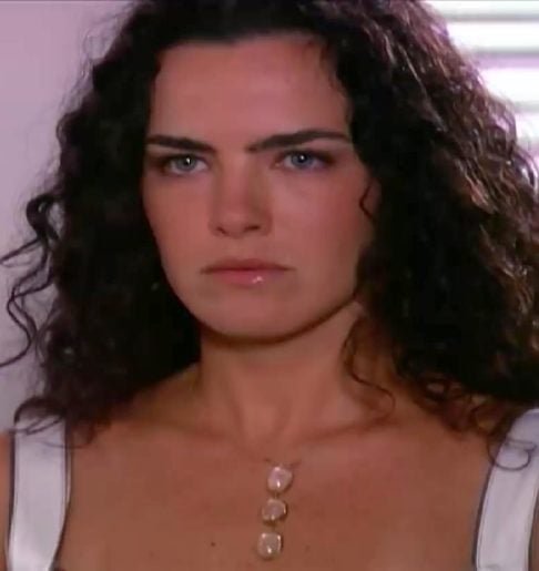 Nos anos seguintes, Arósio continuou brilhando em novelas como "Esperança" (2002), "Celebridade" (2003) e "Páginas da Vida" (2006 - foto).
