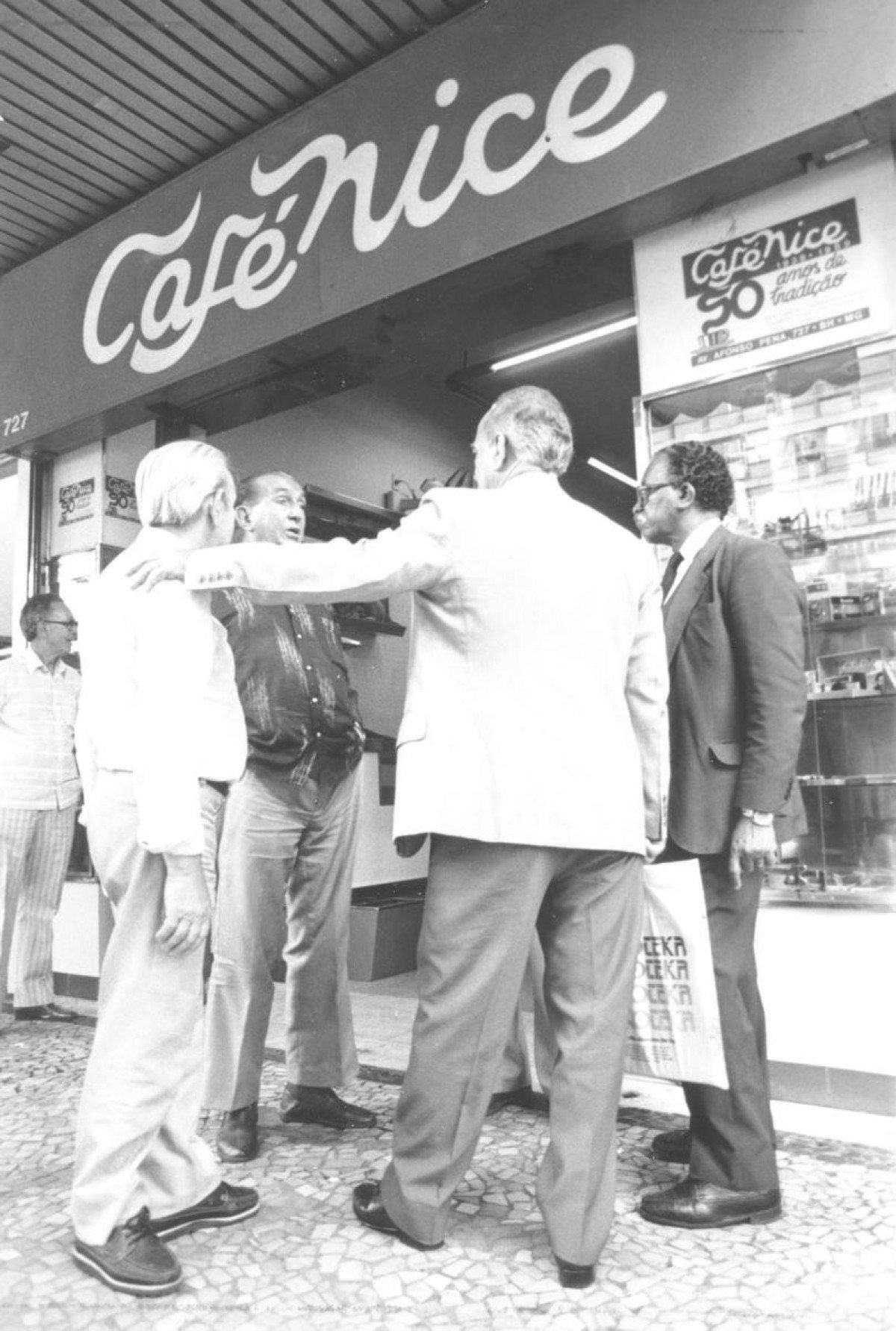 Fachada do bar Café Nice, localizada na Praça Sete, Centro de Belo Horizonte-Jane Faria/Estado de Minas - 22/11/1989