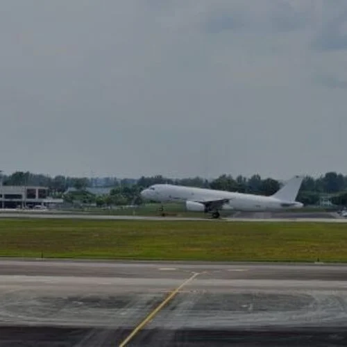 Pra quem não viu: Comandante de avião morre durante voo e copiloto tem que fazer pouso de emergência
