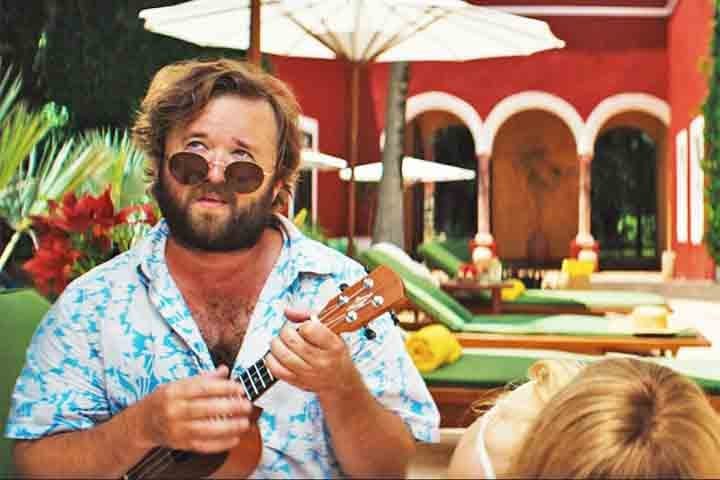 Após o sucesso precoce, participou de "A.I. – Inteligência Artificial" (2001), mas sua carreira desacelerou na adolescência. Mais recentemente, apareceu na série "The Boys" (2019-) e no filme "Pisque Duas Vezes" (2024 - foto).