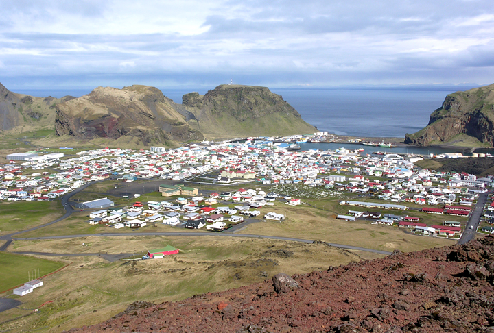 Vestmannaeyjar ainda abriga o Museu Eldheimar, que conta a histÃ³ria da erupÃ§Ã£o vulcÃ¢nica de 1973 que atingiu a ilha.