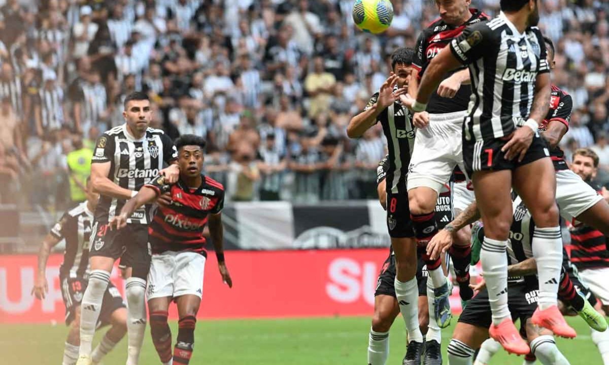 Após levar 3 a 0 para o Flamengo no Maracanã, no jogo de ida da final da Copa do Brasil do ano passado, Atlético não teve forças para inverter o placar na Arena MRV
- (crédito: Leandro Couri/EM/D.A.Press – 10/11/24) Após levar 3 a 0 para o Flamengo no Maracanã, no jogo de ida da final da Copa do Brasil do ano passado, Atlético não teve forças para inverter o placar na Arena MRV
- (crédito: Leandro Couri/EM/D.A.Press – 10/11/24)