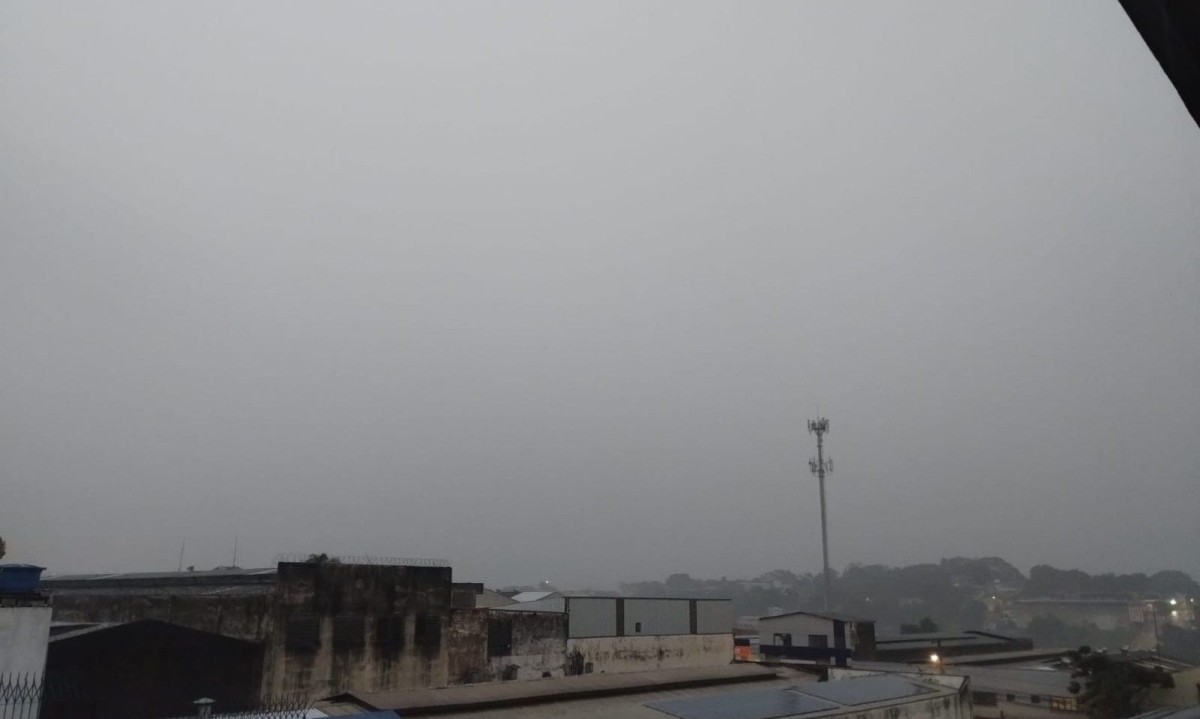 Chove em todas as regionais de Belo Horizonte na manhã desta quarta-feira (16/4) -  (crédito: Melissa Souza/EM/DA. Press)
