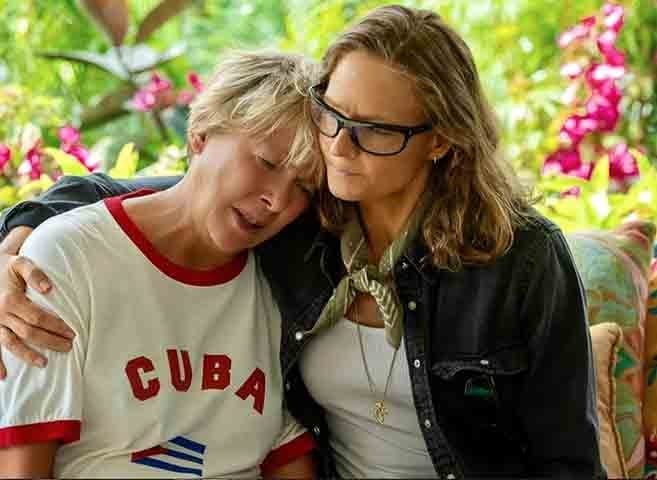 Foster se tornou uma das atrizes mais respeitadas de Hollywood, vencendo dois Oscars: por "Acusados" (1988) e "O Silêncio dos Inocentes" (1991). Em 2024, foi indicada novamente por "Nyad" (foto) e brilhou na 4ª temporada de "True Detective".