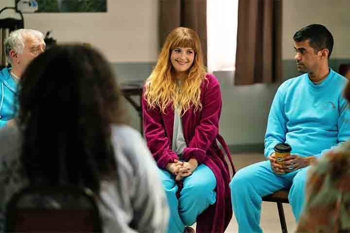 Barrymore superou problemas com drogas e deu a volta por cima, estrelando sucessos como "Donnie Darko" (2001) e "Como se Fosse a Primeira Vez" (2004). Desde 2020, apresenta o "The Drew Barrymore Show".