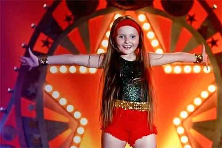 Abigail Breslin em "Pequena Miss Sunshine" (2006): Com apenas 10 anos, Breslin foi indicada ao Oscar de Melhor Atriz Coadjuvante depois de interpretar Olive, uma garota sonhadora em uma família disfuncional. 