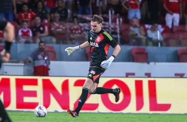 ANTHONI - Esteve atrapalhado em alguns momentos, mas fez defesas importantes. Foi exigido desde os primeiros minutos e não teve culpa no gol sofrido. NOTA 6,5 - Foto: Ricardo Duarte