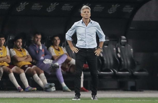 RENATO GAÚCHO - Time 'soube sofrer' no primeiro tempo. Na etapa final, foi letal com as oportunidades criadas. Renato chega a quatro vitórias em quatro jogos. NOTA 7,5. Foto: LUCAS MERÇON / FLUMINENSE F.C.