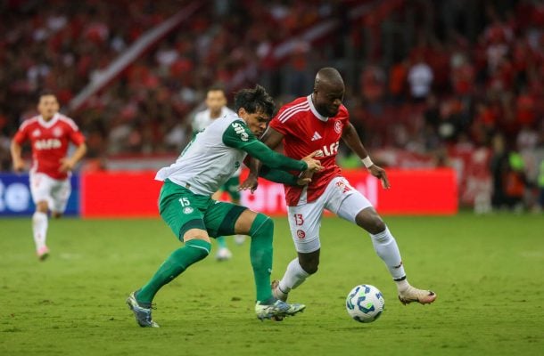 ENNER VALENCIA - A bola chegou pouco para o centroavante no primeiro tempo, mas teve chances de balançar a rede na segunda etapa. Poderia receber uma nota melhor se tivesse convertido as chances. NOTA 6,0        - Foto: Ricardo Duarte