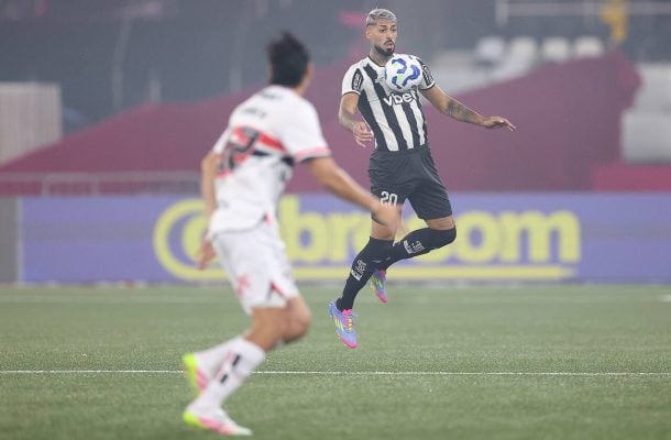 BARBOZA  - Lento em alguns lances, como no segundo gol do São Paulo. Melhorou na etapa final, se saindo bem na marcação  André Silva.  NOTA 5,5. Foto: Vitor Silva/Botafogo