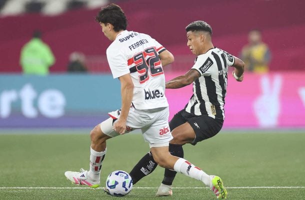 MATHEUS MARTINS  - Viveu de raros lampejos, não conseguindo sucesso na maioria dos lances. Ainda assim, teve chance de ouro quando chutou para grande defesa de Rafael. Saiu na reta final para a entrada de Mastriani NOTA 6,0. Foto: Vitor Silva/Botafogo