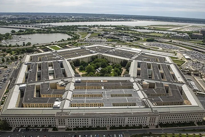 O prédio é localizado no condado de Arlington, Virgínia, à margem do rio Potomac, na cidade de  Washington, capital dos Estados Unidos.