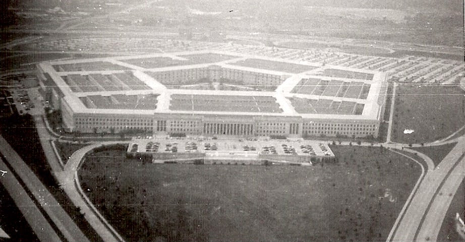 O dia 11 de setembro marca o início da construção do Pentágono. Foi em 1941 e as obras duraram 16 meses. O prédio foi inaugurado em 15 de janeiro de 1943. 