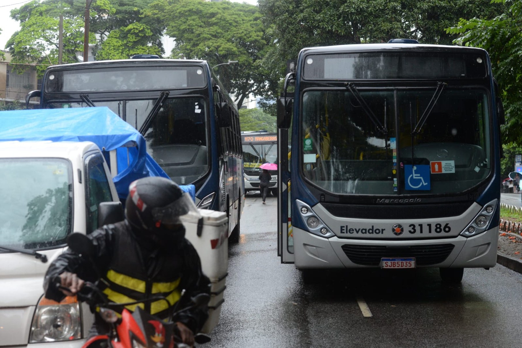 A via permanece interditada, inclusive para motocicletas-Túlio Santos/EM/D.A Press