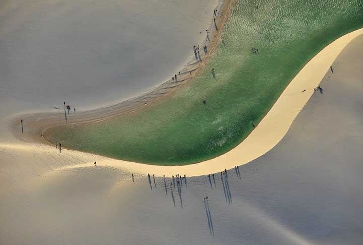 O Parque Nacional dos Lençóis Maranhenses ocupa uma área de 155 mil hectares. É o maior parque de dunas do Brasil. Entre os passeios mais procurados por lá estão o Circuito da Lagoa Azul, o Circuito da Lagoa Bonita, a visita à Lagoa das Emendadas e ao Canto de Atins.-- Flickr/PHILIPPE BOURSEILLER