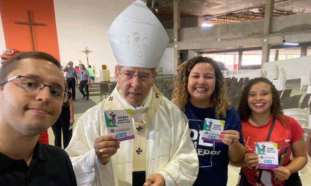 Assim como o arcebispo metropolitano dom Walmor Oliveira, Cícera Frazão acredita que a mulher tem um papel diferenciado na igreja Assim como o arcebispo metropolitano dom Walmor Oliveira, Cícera Frazão acredita que a mulher tem um papel diferenciado na igreja