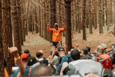 Integrantes do Legendários participam de atividades nas montanhas. É descrito como um 'desafio físico, mental e espiritual' que visa romper limitações, fortalecer a fé -  (crédito: Legendários Brasil/Instagram)